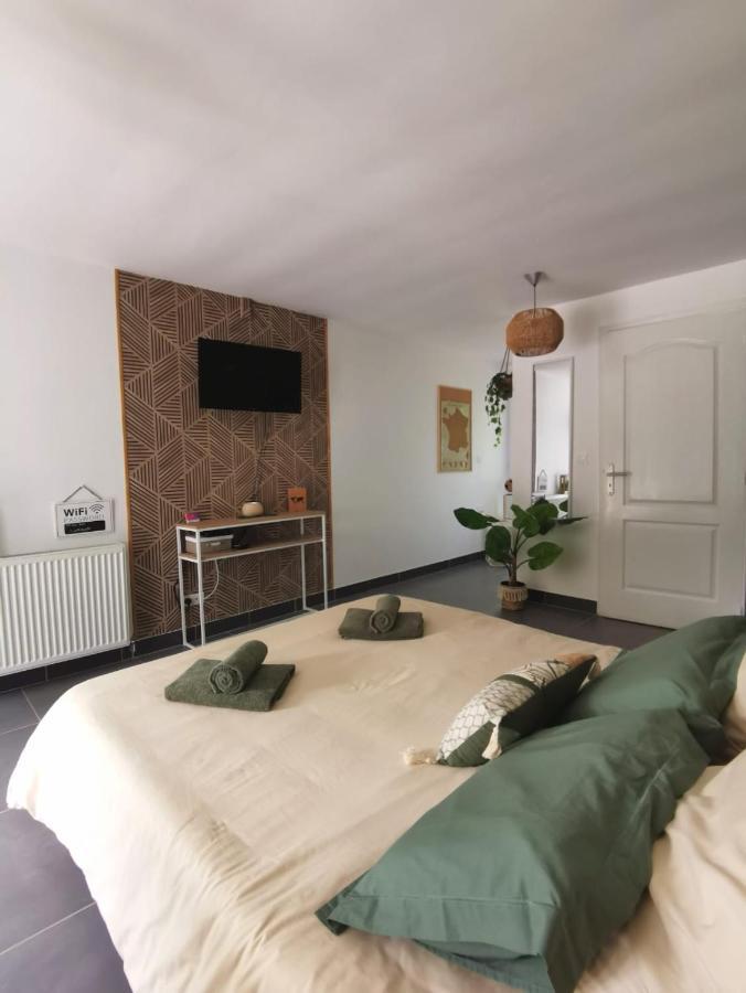 Bed and Breakfast Les Lits De L'Arz Malansac Esterno foto